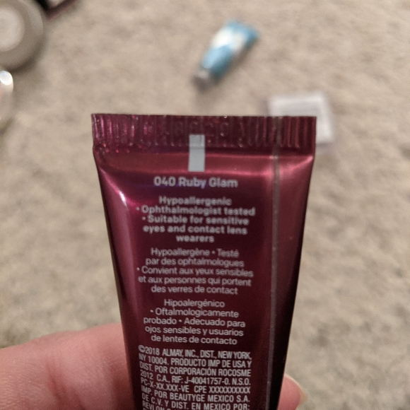 Almay eyeshadow bundle - Picture 3 of 5